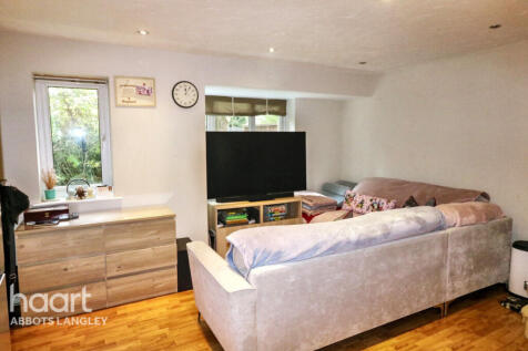 Margaret Close, Abbots Langley 1 bed terraced house for sale