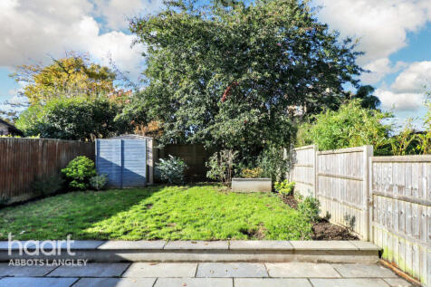 Stewart Close, Abbots Langley 3 bed semi