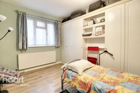 Groveway, Dagenham 2 bed end of terrace house for sale
