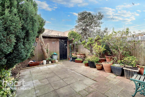 Emerald Gardens, Dagenham 3 bed terraced house for sale