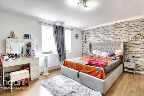 Spring Close, Dagenham 1 bed apartment for sale