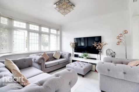 Percival Gardens, Romford 3 bed terraced house for sale