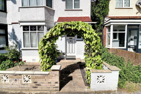 Woodlands Avenue, Romford 3 bed end of terrace house for sale