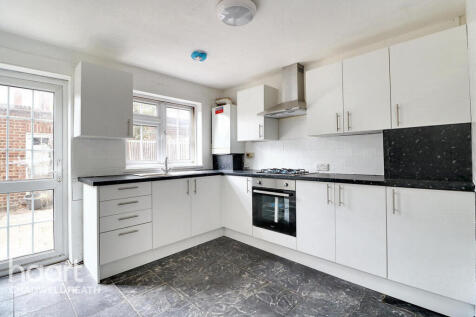 Lansbury Avenue, Romford 4 bed townhouse for sale