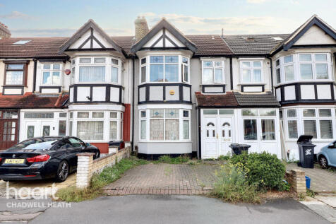Langham Drive, Romford 3 bed terraced house for sale