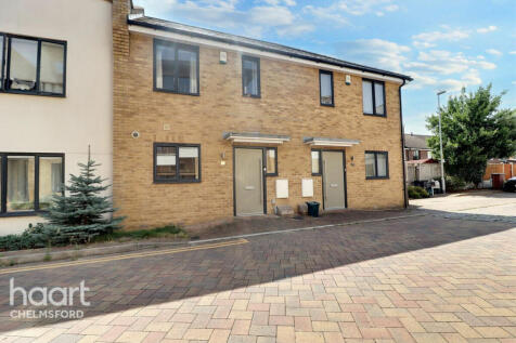 Hardy Close, Chelmsford 2 bed terraced house for sale