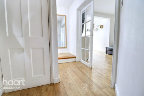 Osborne Square, Dagenham 2 bed terraced house for sale