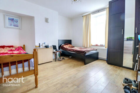 Osborne Square, Dagenham 2 bed terraced house for sale
