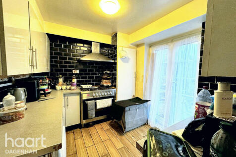 Markyate Road, Dagenham 2 bed terraced house for sale