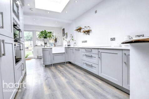 Cannington Road, Dagenham 2 bed terraced house for sale