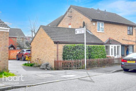 Webbscroft Road, Dagenham 2 bed end of terrace house for sale