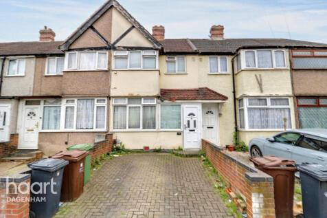 Oval Road North, Dagenham 2 bed terraced house for sale