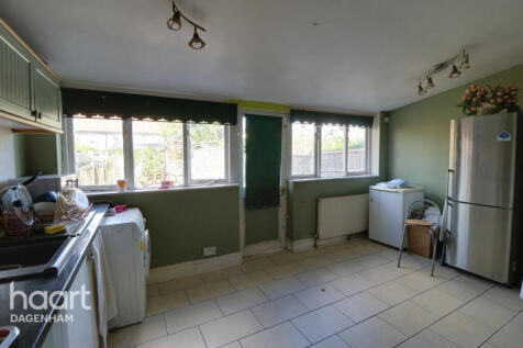 Goresbrook Road, Dagenham 3 bed terraced house for sale