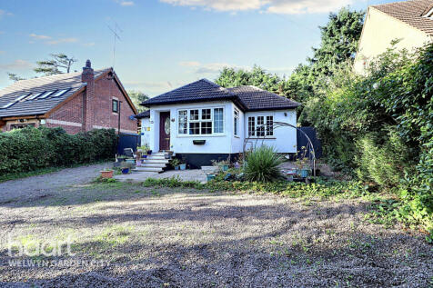 Mardley Avenue, Welwyn 3 bed detached bungalow for sale