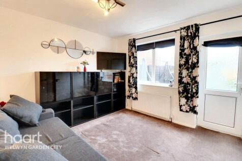 Chelwood Avenue, Hatfield 2 bed terraced house for sale