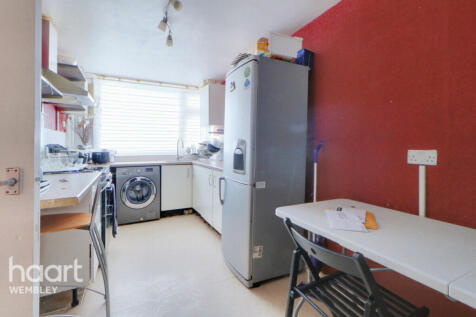Harlesden 3 bed flat for sale