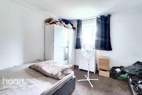 5 bedroom semi-detached house for sale