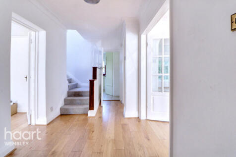 Barn Hill Estate 5 bed detached house for sale