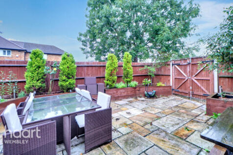 Stretton Way, BOREHAMWOOD 4 bed terraced house for sale