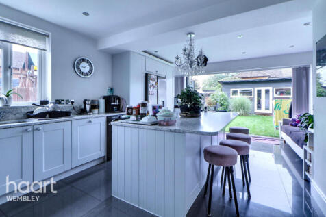 Stretton Way, BOREHAMWOOD 4 bed terraced house for sale