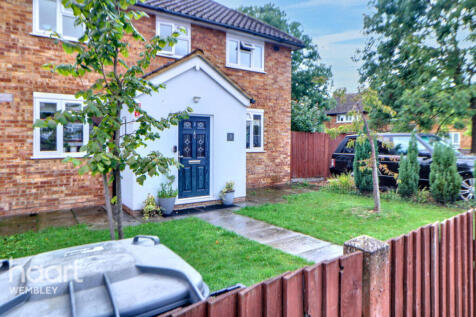 Stretton Way, BOREHAMWOOD 4 bed terraced house for sale