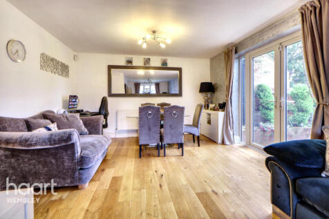 Stretton Way, BOREHAMWOOD 4 bed terraced house for sale