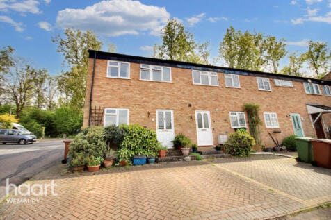 Wilcox Close, BOREHAMWOOD 3 bed end of terrace house for sale