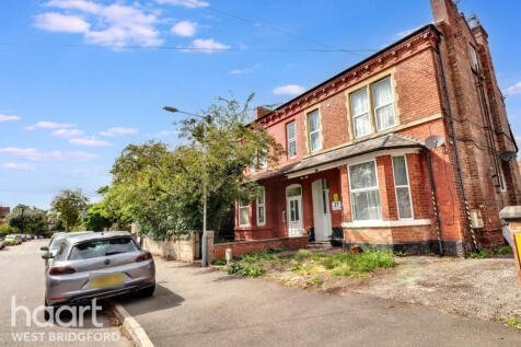 5 bedroom semi-detached house for sale