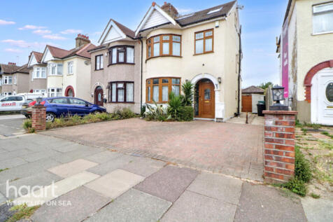 5 bedroom semi-detached house for sale