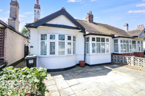 2 bedroom semi-detached bungalow for sale