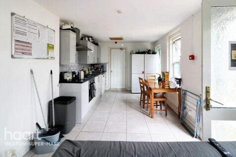 6 bedroom semi-detached house for sale