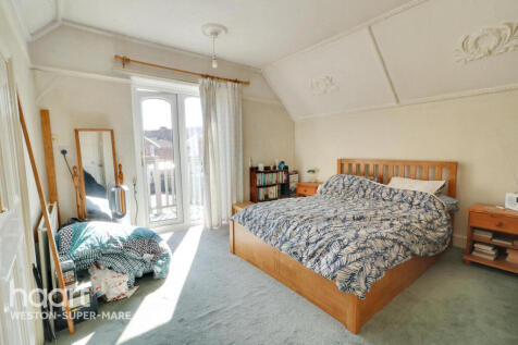 4 bedroom detached bungalow for sale
