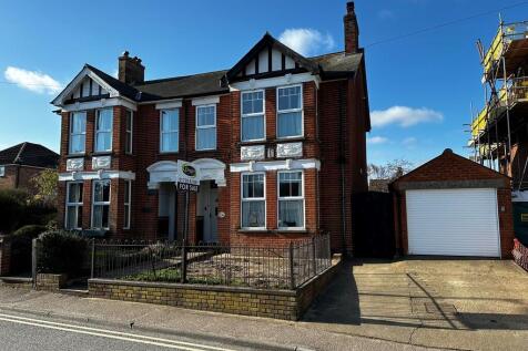 4 bedroom semi-detached house for sale