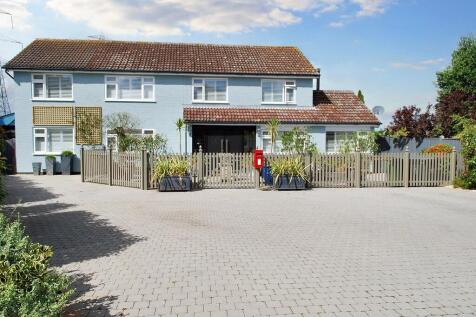 5 bedroom detached house for sale