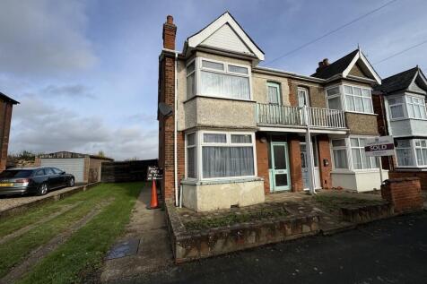 3 bedroom semi-detached house for sale