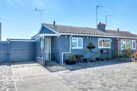2 bedroom semi-detached bungalow for sale
