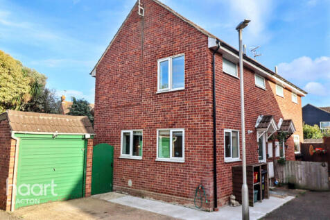 2 bedroom semi-detached house for sale