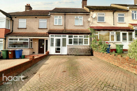 3 bedroom terraced house for sale