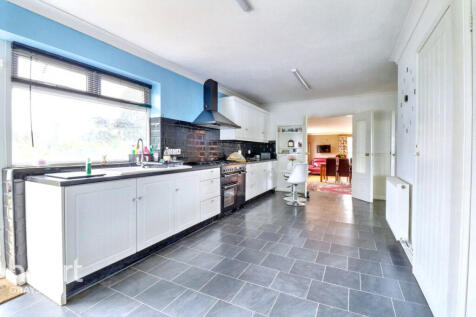 4 bedroom chalet for sale