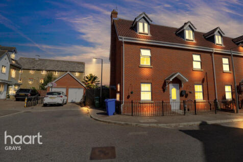4 bedroom semi-detached house for sale