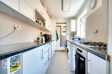 Victoria Road, Chatham 3 bed terraced house for sale