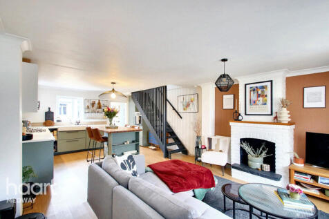 High Street, Wouldham 2 bed end of terrace house for sale