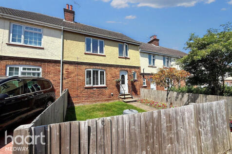 Ordnance Street, Chatham 3 bed terraced house for sale