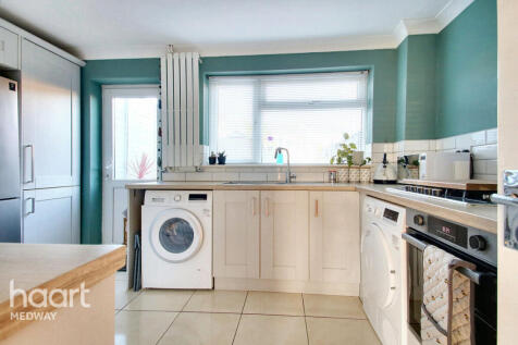 The Spires, Rochester 2 bed terraced house for sale