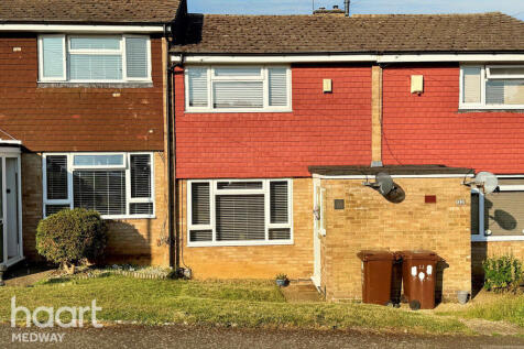 The Spires, Rochester 2 bed terraced house for sale