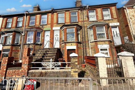 Luton Road, Chatham 2 bed terraced house for sale