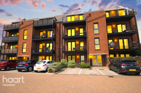 28 Crusade Way, Rochester 1 bed flat for sale