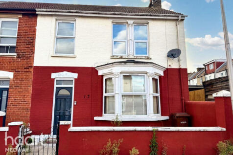 Maple Avenue, Gillingham 3 bed end of terrace house for sale