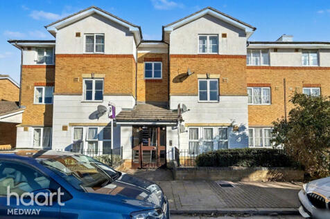Windsor Road, Gillingham 2 bed flat for sale