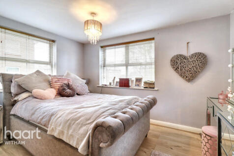 Tucker Drive, Witham 2 bed apartment for sale